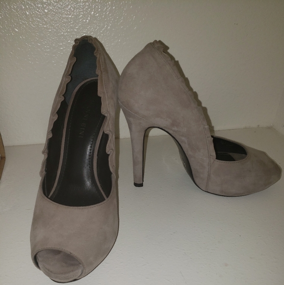 Heels - Picture 1 of 1